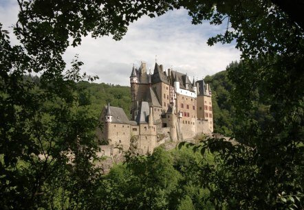 01 Burg Eltz Westseite